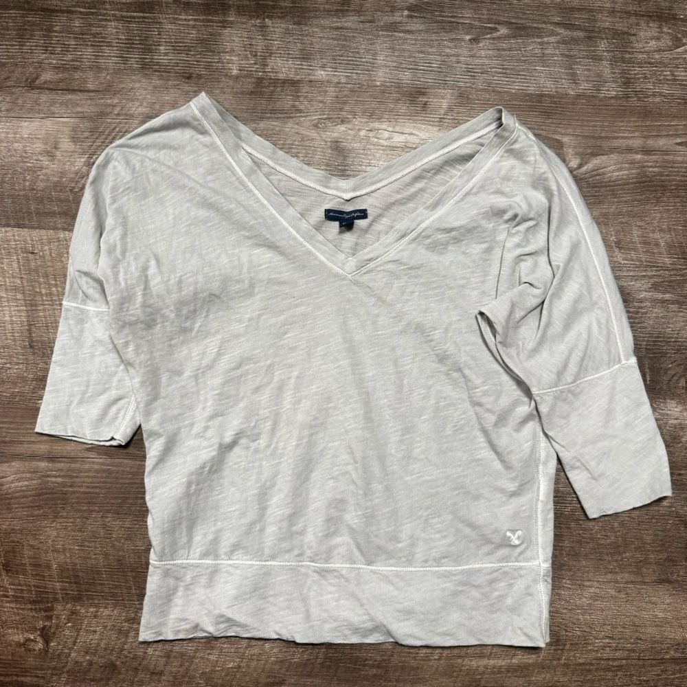 American Eagle V-Neck Quarter Sleeve Shirt Size XS
